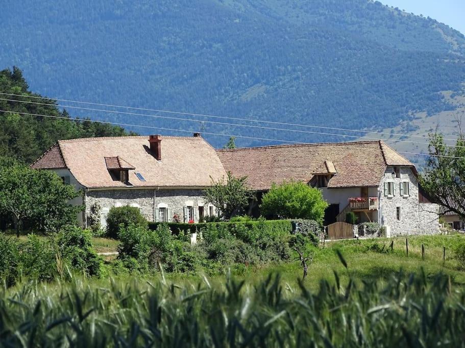 Gite De Charme : La Grange Au Lac Azur Treffort  Luaran gambar